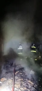 Casa é destruída por incêndio durante a madrugada em Ascurra