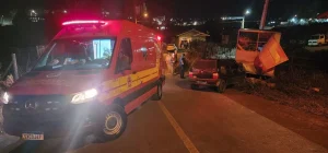 Veículo colide em traseira de carretinha reboque e deixa duas jovens feridas em São Joaquim