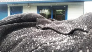 Serra catarinense registra chuva congelada e frio deve aumentar no Dia das Mães