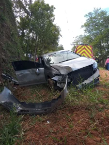 Bombeiros atendem ocorrência de saída de pista com vítima em Ascurra
