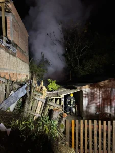 Incêndio destrói cozinha de residência em Lages