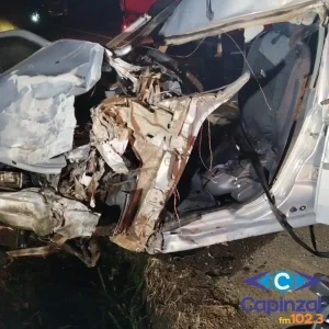 Colisão frontal entre carro e caminhão mata motorista na BR-282, em Campos Novos