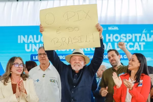 Lula defende Pix e diz que “sistema brasileiro assusta norte-americanos”