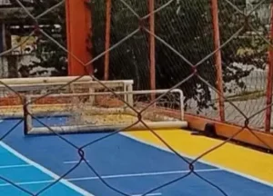Menino atingido por trave em quadra esportiva morre após dias internado em Itajaí