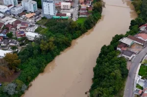 Previsão da Defesa Civil indica que rio pode atingir cerca de 6,5 metros em Rio do Sul até quinta (02)