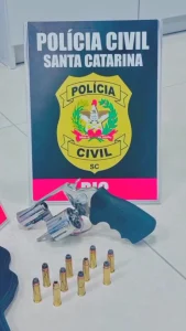 Mulher é presa por homicídio de homem encontrado morto dentro de carro em Jaraguá do Sul