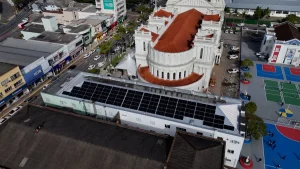 Catedral investe em energia solar rumo ao centenário