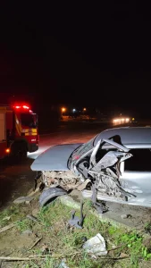 Colisão entre três veículos termina com capotamento e deixa motorista ferido na BR-470 em Trombudo Central