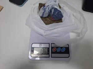 Jovem é presa por tráfico de drogas após denúncia em Rio do Sul