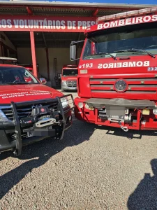 Veículo sai da pista e despenca em ribanceira em Witmarsum