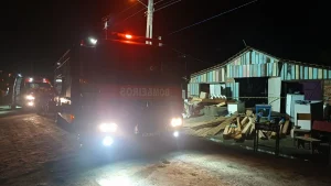 Incêndio atinge residência de dois andares em Atalanta