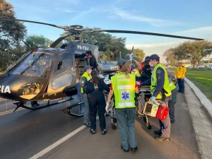 PRF é atropelado por motociclista sem habilitação durante fiscalização no Oeste catarinense