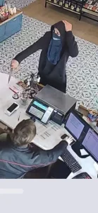 Avó e neto são rendidos durante assalto a queijaria