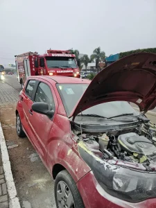 Ação rápida evita que incêndio destrua veículo em Presidente Getúlio