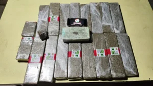 PM prende três pessoas e apreende mais de 16 quilos de drogas