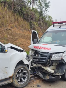 Hospital de Vitor Meireles se manifesta após acidente com ambulância durante transferência de paciente