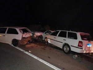 Colisão entre três veículos deixa feridos na BR-282 em Bom Retiro