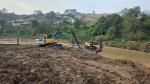 Rios de Taió e Rio do Oeste passam por obras de desassoreamento