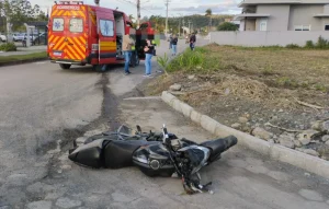 Motociclista morre após bater contra poste em Agrolândia