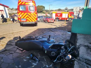 Colisão entre carro e moto deixa motociclista ferido em São Joaquim
