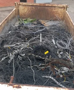 Mutirão retira 120 quilos de cabos em mais uma etapa do “Limpa Fios” no Centro de Rio do Sul
