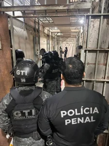 Megaoperação cumpre 320 ordens judiciais contra núcleo de facção criminosa com atuação em Santa Catarina