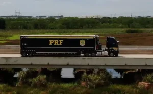 Parceria com Uniasselvi garante vinda da Carreta da Saúde da PRF com serviços médicos para motoristas na BR-470, em Rio do Sul