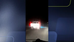 Motorista que deixou o local antes da chegada do socorro se apresenta na delegacia. Acidente matou um policial penal e deixou três feridos