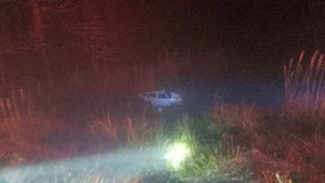 Motorista fica preso sob carro após saída de pista na SC-110 em Urubici