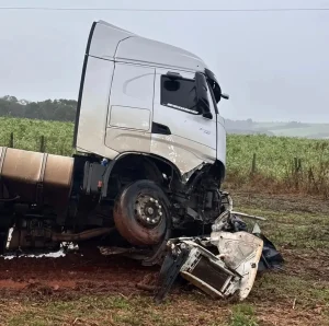 Colisão frontal na BR-470 mata cinco pessoas em Campos Novos