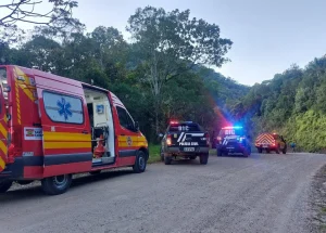 Idosa é resgatada viva após ser sequestrada e jogada em ribanceira em Gaspar
