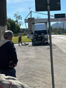 Carro furtado em Apiúna é recuperado pela Polícia Militar em Rio do Sul após perseguição