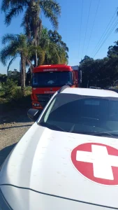 Bombeiros e Arcanjo 03 resgatam vítima de acidente com máquina agrícola em Santa Terezinha