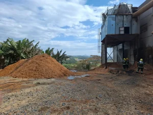 Operação de combate a incêndio em silo dura cerca de 10 horas em Pouso Redondo