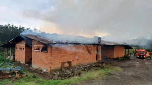 Incêndio destrói estufa de secagem de fumo e causa prejuízo de R$ 200 mil em Taió