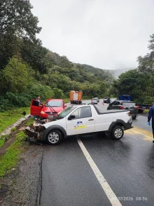 Acidente envolvendo quatro veículos deixa três feridos na BR-470, em Pouso Redondo