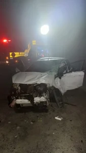 Motorista fica preso às ferragens após colisão entre carro e caminhão na BR-470 em Agronômica