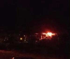 Fábrica de móveis é atingida por incêndio em Salete