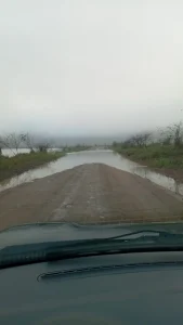 Estrada da Barragem que dá acesso a Vitor Meireles e às aldeias Palmeirinha, Figueira e Coqueiro está coberta pelo rio novamente