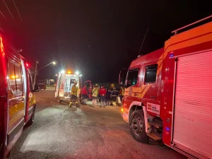 Condutora perde o controle do veículo e sai da pista, na BR-470, em Rio do Sul