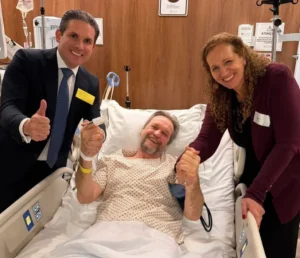 Pedro Uczai apresenta boa evolução após AVC e recebe visitas em hospital de Brasília