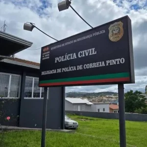 Caso de Policial Civil que matou detenta na viatura em Correia Pinto é arquivado pelo MPSC após comprovação de legítima defesa