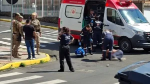 Homem é baleado em abordagem após correr em direção a crianças em Lages, segundo a PM