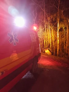 Homem é levado ao hospital após carro sair da pista em Agrolândia