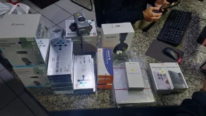 Mais de 120 eletrônicos e 160 medicamentos são apreendidos em SC