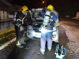 Veículo pega fogo em Rio do Sul