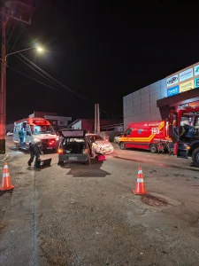 Batida frontal entre dois carros deixa feridos em Otacílio Costa