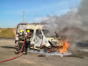 Ambulância pega fogo na BR-282 durante transporte de criança em Lages