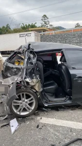 Engavetamento na BR-470 deixa idosa de 85 anos gravemente ferida
