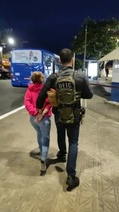 Dois suspeitos de integrar facção criminosa gaúcha são presos por tráfico em SC